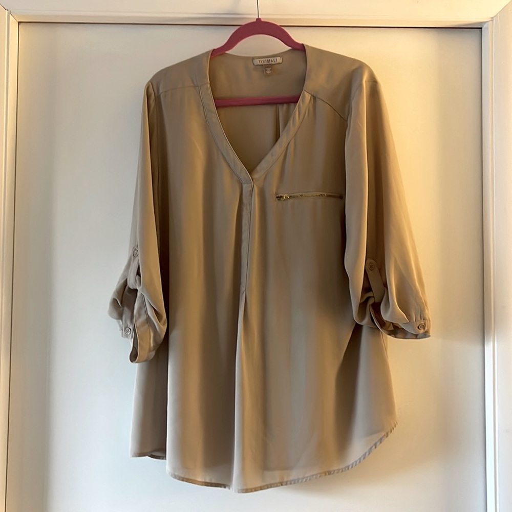 Roz & Ali Pop-over 3/4” sleeve tan blouse